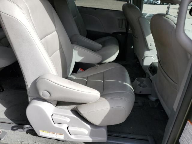 2018 Toyota Sienna XLE