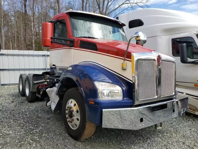 2016 Kenworth Construction T880