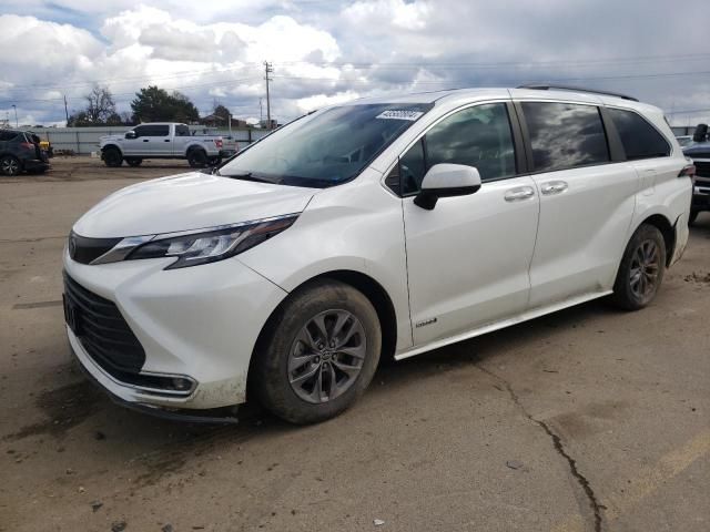 2021 Toyota Sienna XLE