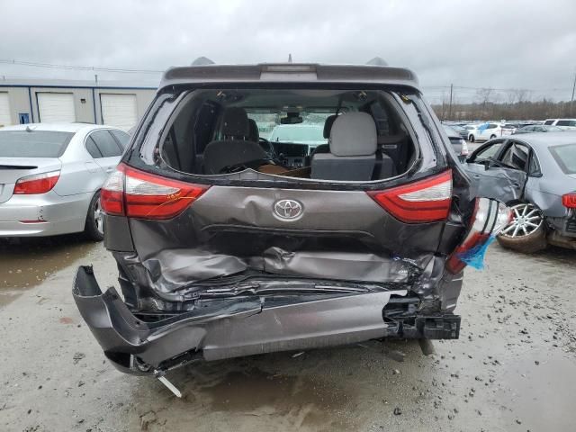 2019 Toyota Sienna LE