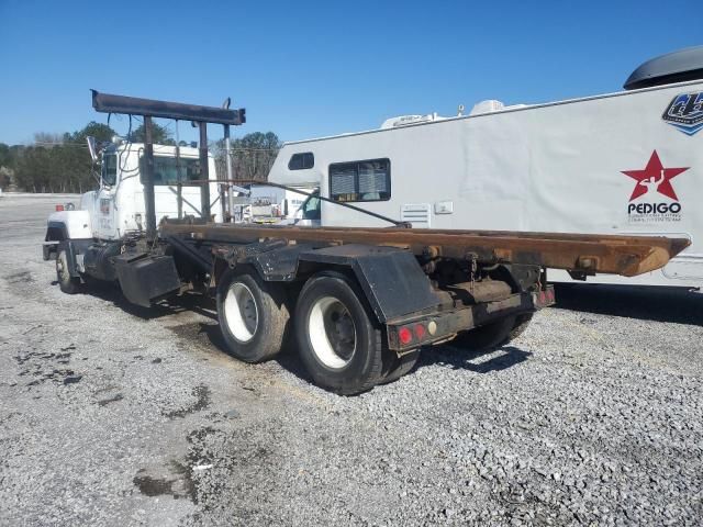 2000 Mack 600 RD600