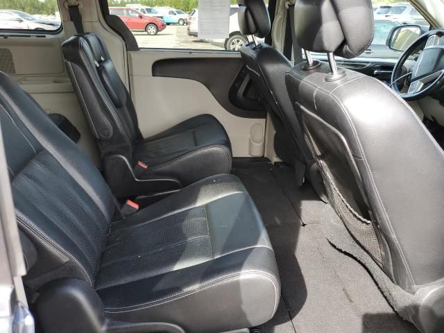 2014 Chrysler Town & Country Touring L