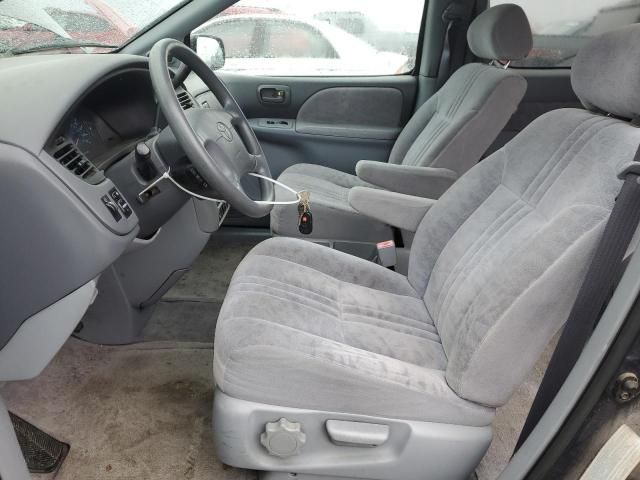 2001 Toyota Sienna LE