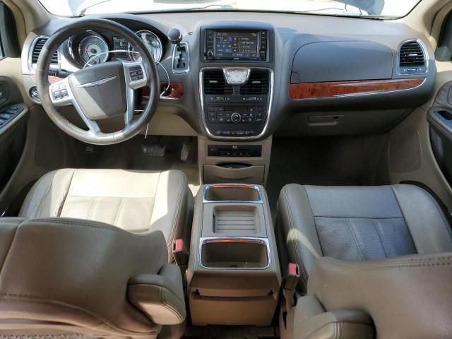 2013 Chrysler Town & Country Touring L