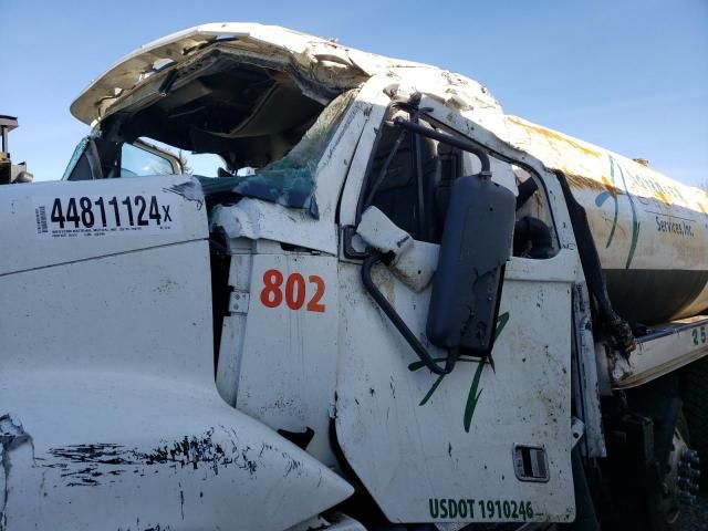 2003 Freightliner Conventional Columbia