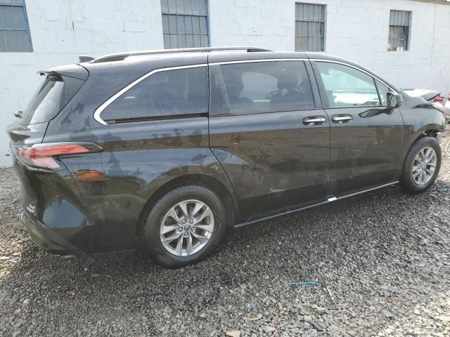 2022 Toyota Sienna XLE