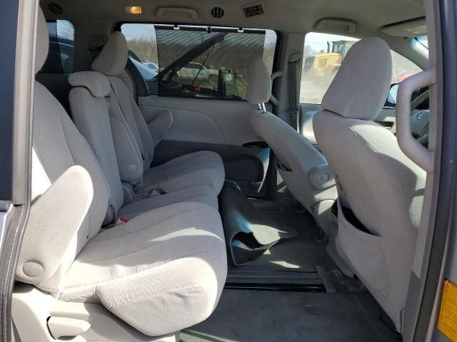 2013 Toyota Sienna LE