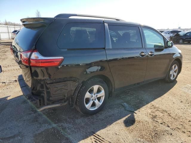 2017 Toyota Sienna LE