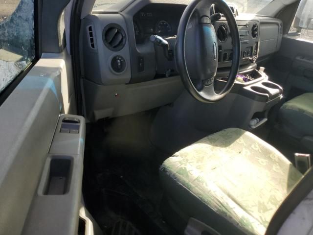 2009 Ford Econoline E450 Super Duty Cutaway Van