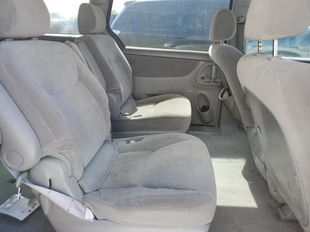 2004 Toyota Sienna XLE