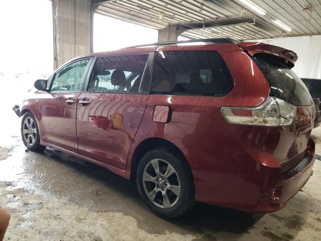 2020 Toyota Sienna SE