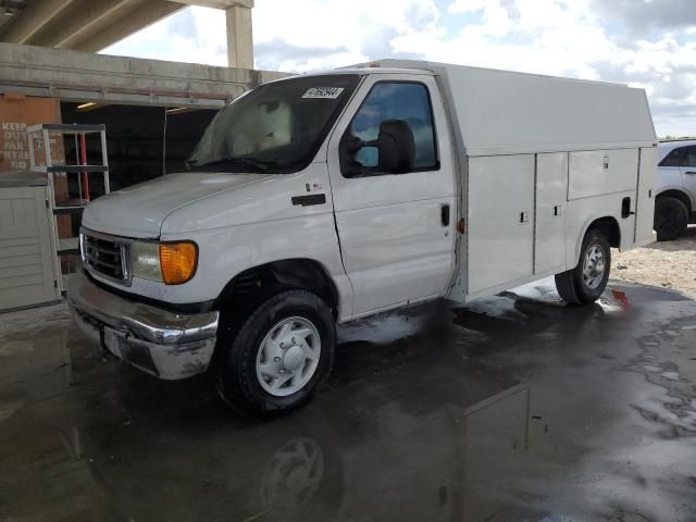 2004 Ford Econoline E350 Super Duty Cutaway Van