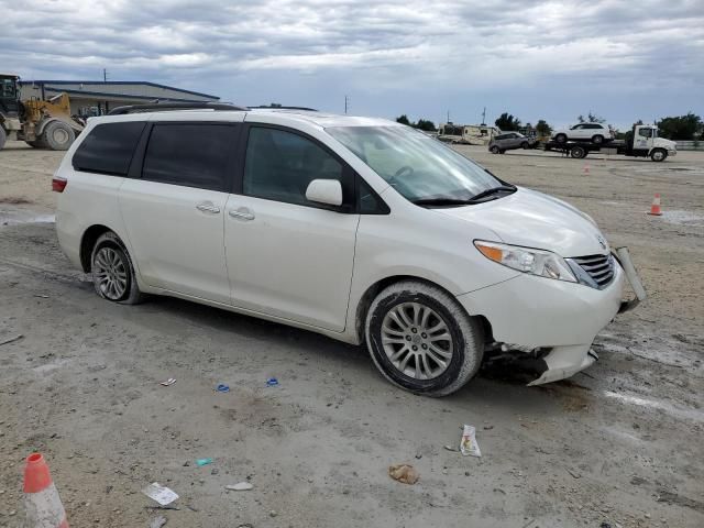 2017 Toyota Sienna XLE