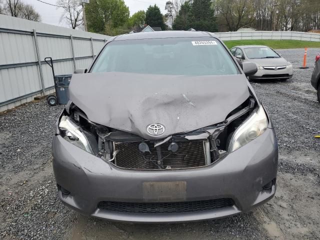 2016 Toyota Sienna LE