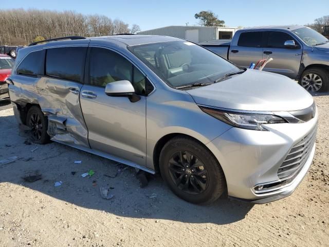 2021 Toyota Sienna XLE