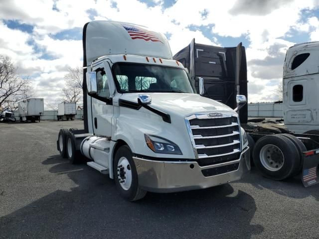 2020 Freightliner Cascadia 126