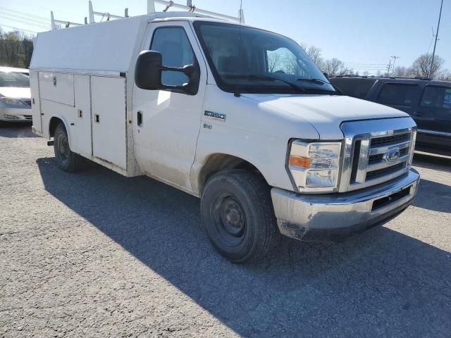 2010 Ford Econoline E350 Super Duty Cutaway Van