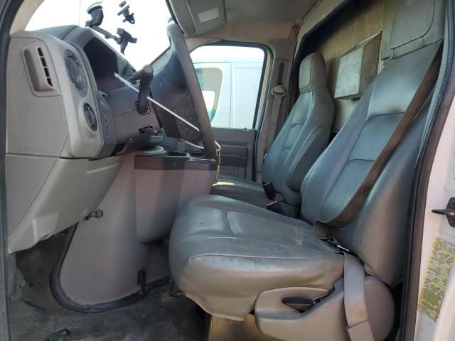 2017 Ford Econoline E450 Super Duty Cutaway Van