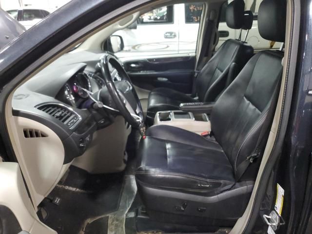 2014 Chrysler Town & Country Touring L