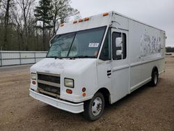 Camiones salvage sin ofertas aún a la venta en subasta: 2001 Ford Econoline E350 Super Duty Stripped Chassis