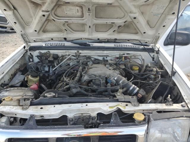 2000 Nissan Frontier Crew Cab XE