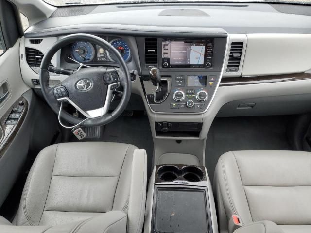 2020 Toyota Sienna XLE