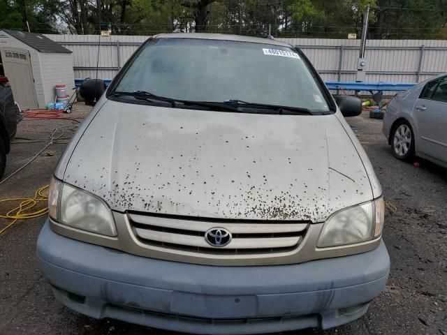 2001 Toyota Sienna LE