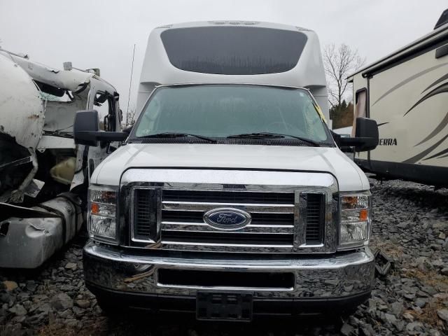 2019 Ford Econoline E450 Super Duty Cutaway Van