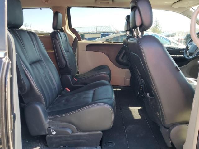 2012 Chrysler Town & Country Touring L