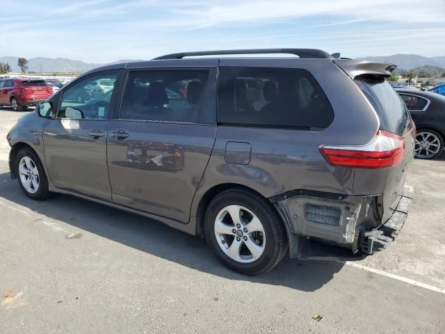 2018 Toyota Sienna LE