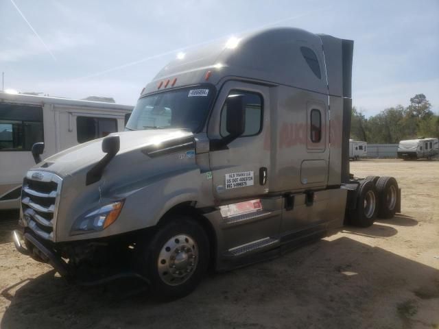 2019 Freightliner Cascadia 126