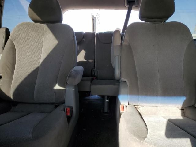 2012 KIA Sedona LX