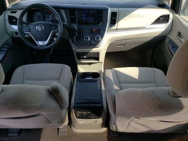 2017 Toyota Sienna LE