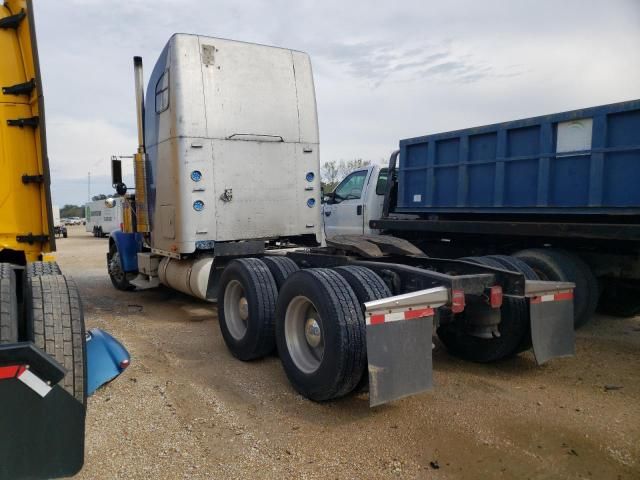 2000 Freightliner Conventional FLD120