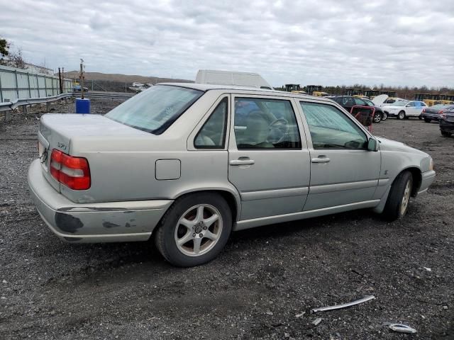 2000 Volvo S70 Base