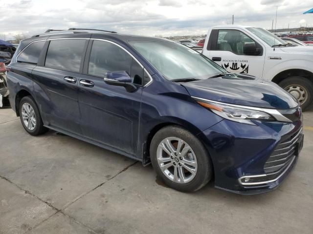 2022 Toyota Sienna Limited