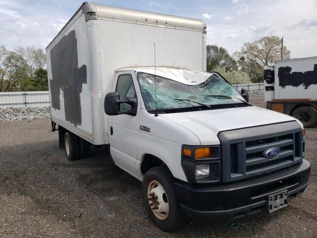 2017 Ford Econoline E350 Super Duty Cutaway Van