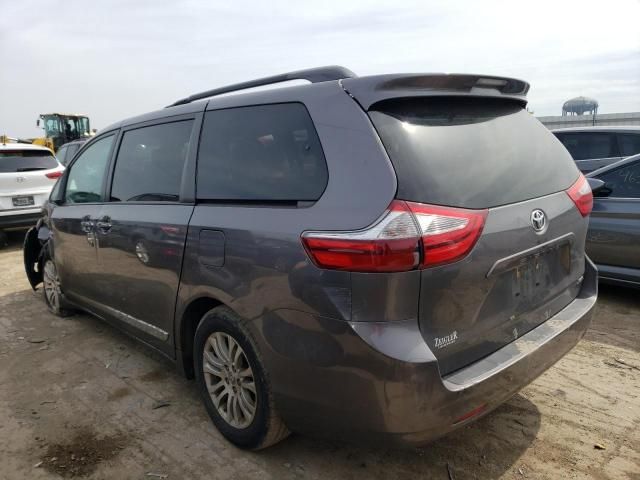 2017 Toyota Sienna XLE