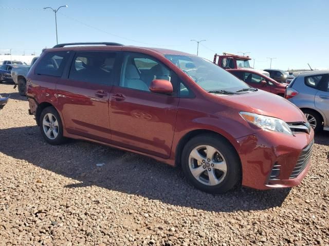 2019 Toyota Sienna LE