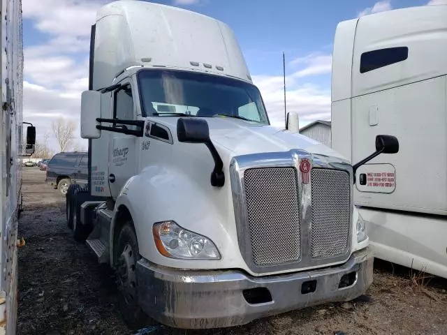 2017 Kenworth Construction T680