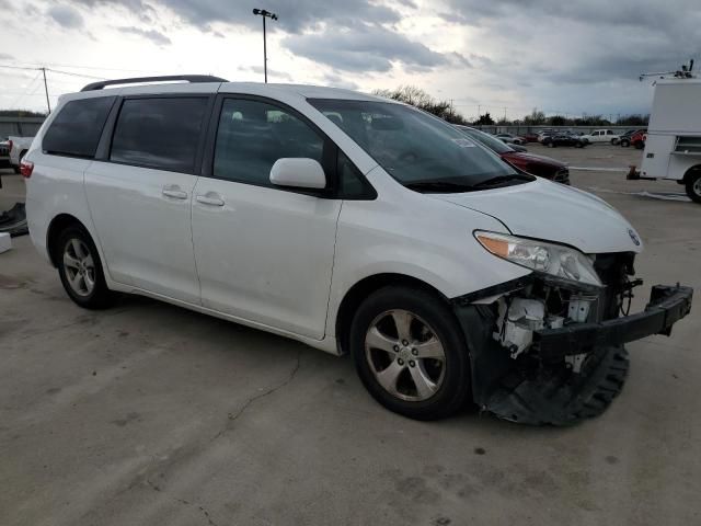 2017 Toyota Sienna LE