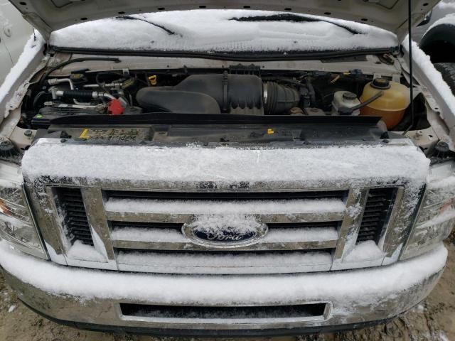 2013 Ford Econoline E350 Super Duty Wagon