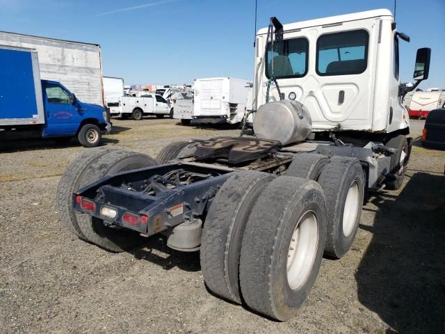 2020 Freightliner Cascadia 113