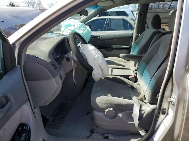 2004 Toyota Sienna CE