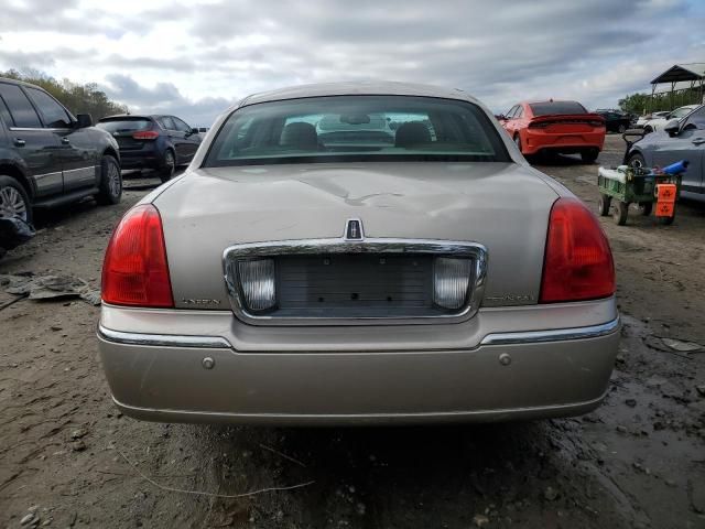 2003 Lincoln Town Car Signature