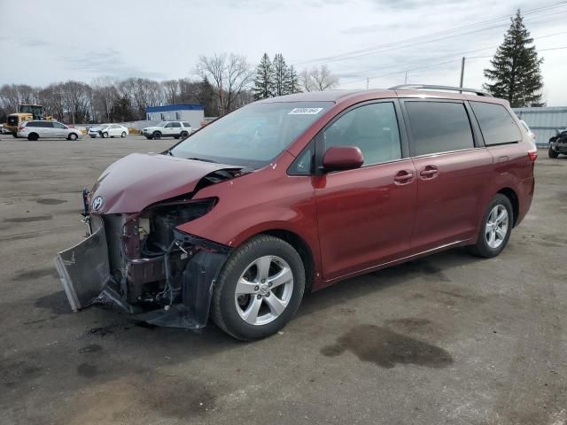 2016 Toyota Sienna LE