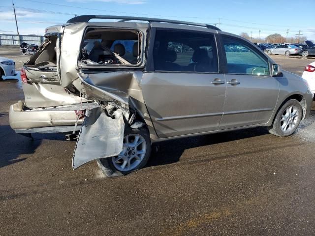 2005 Toyota Sienna XLE