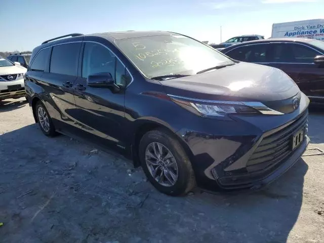 2021 Toyota Sienna LE