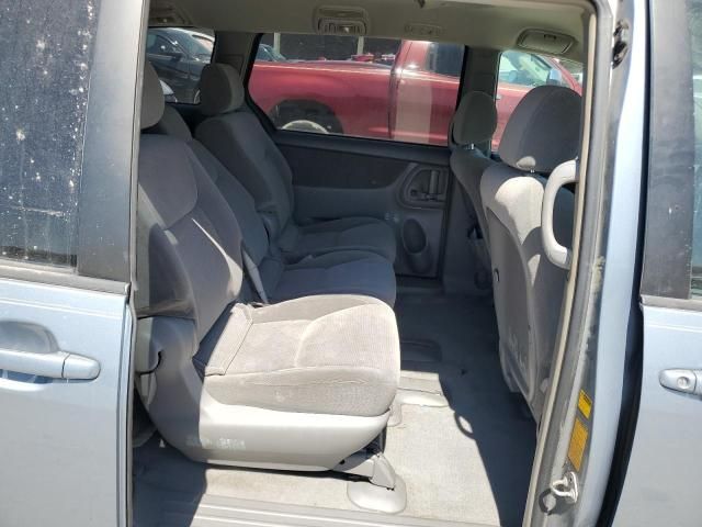 2004 Toyota Sienna CE