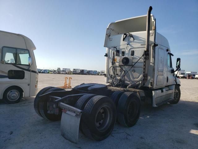 2009 Freightliner Cascadia 125